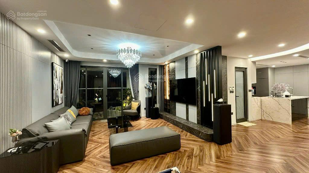 Modern 193m² Luxury Apartment at Indochina Plaza