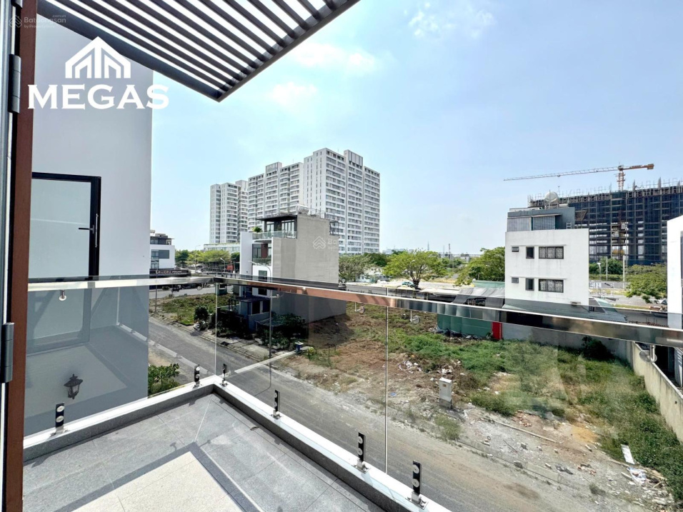 Modern Studio Apartment with Balcony and Washing Machine