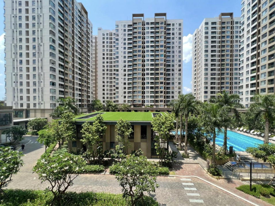Modern 2BR Apartment with Pool in Akari