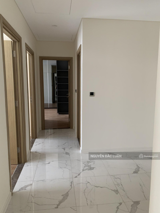 Luxurious 3-Bedroom Sarina Sala Apartment with Balconies