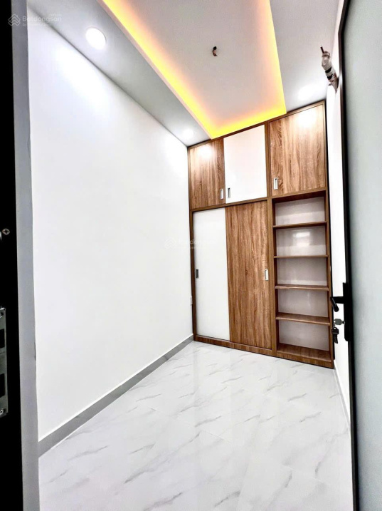 Modern 2-Bedroom House with Designer Interior