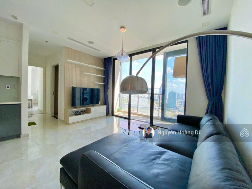 Modern 2-Bed Apartment with City Views