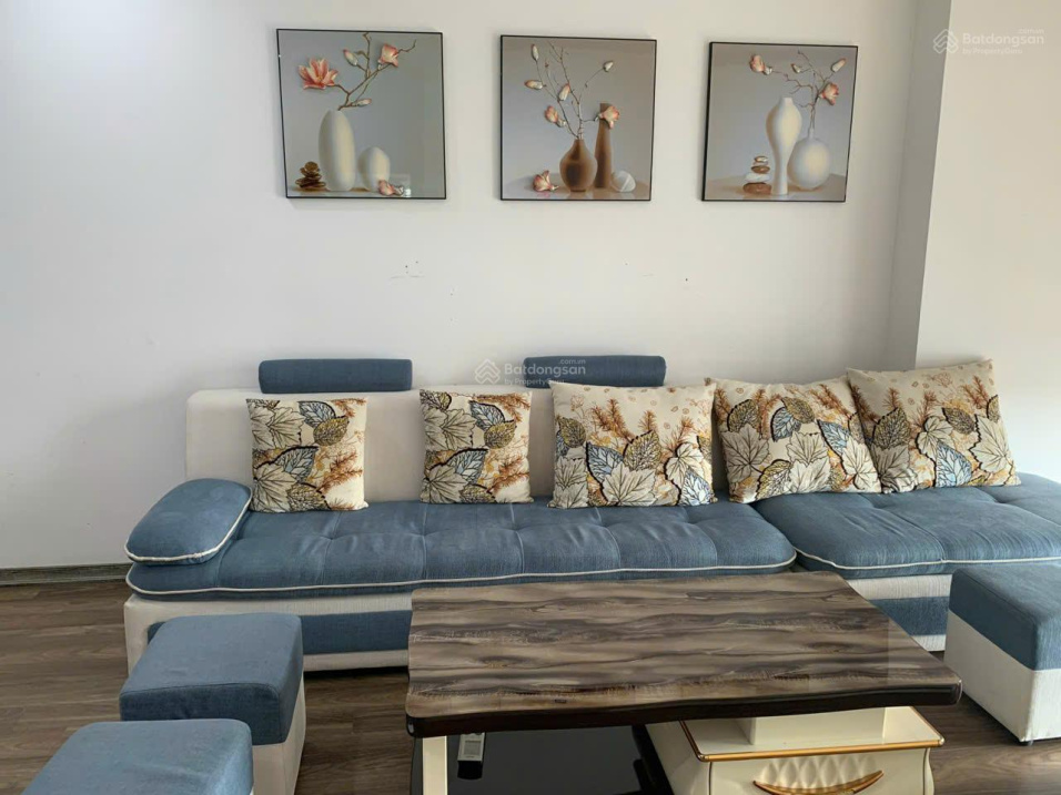 Spacious 3-Bedroom Apartment with Modern Furnishings