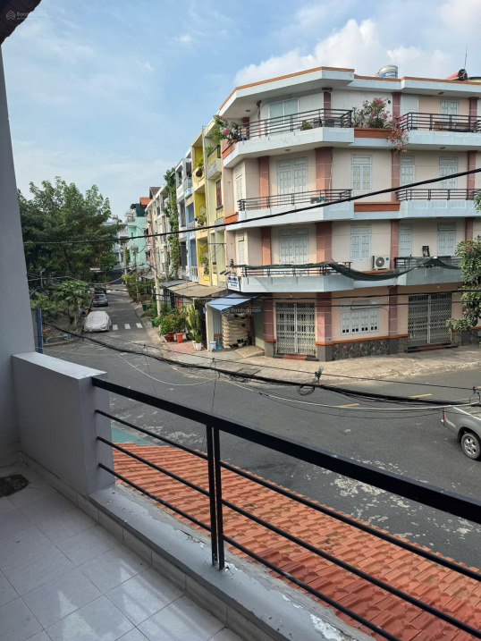 Modern 4BR Townhouse Near Universities