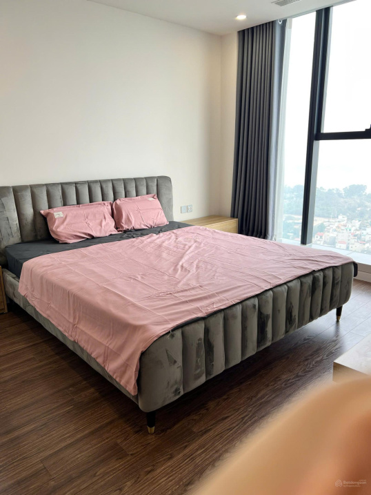 Modern 2-3 Bedroom Apartment with Full Amenities