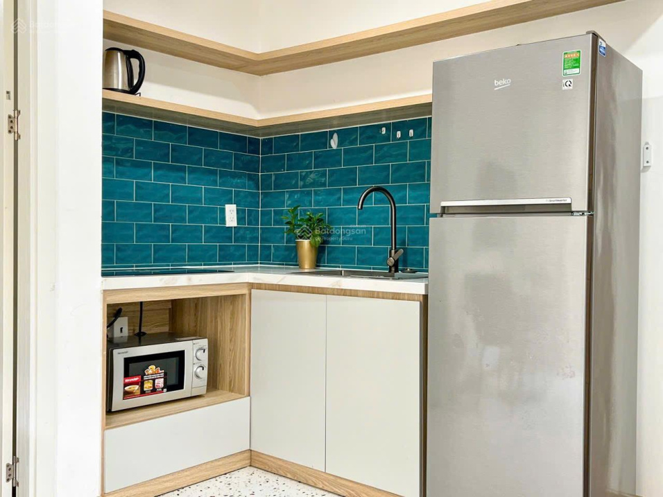 Modern 1-Bedroom Apartment with Balcony Downtown