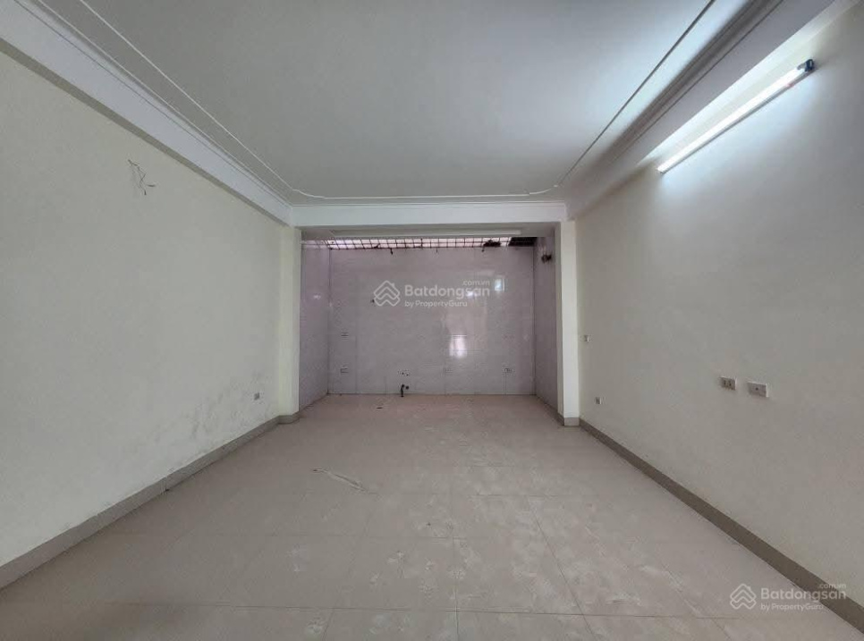 Spacious 4-Floor House on 30m Wide Street