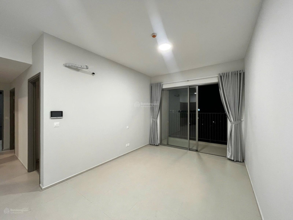 Modern 3-Bedroom Apartment with Pool View