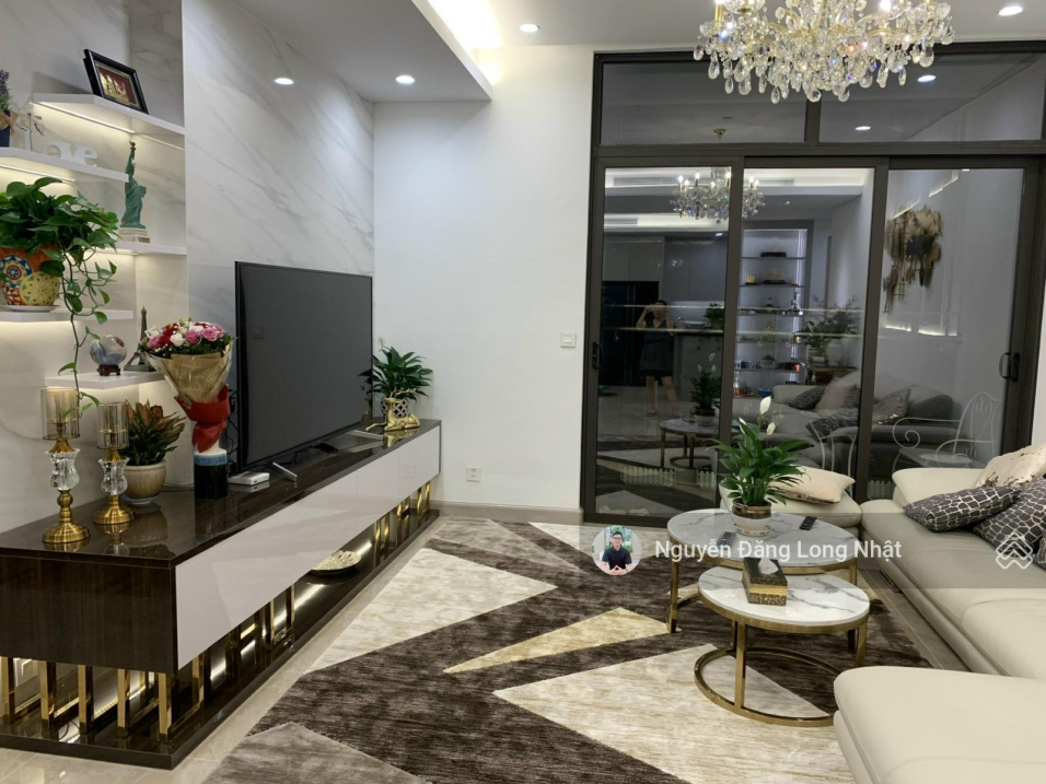 Luxurious 1-Bedroom Apartment with Designer Interior
