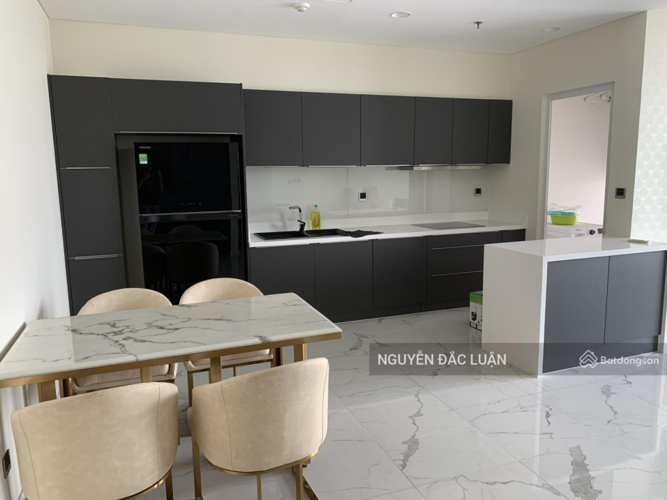 Luxurious 3-Bedroom Sarina Sala Apartment with Balconies
