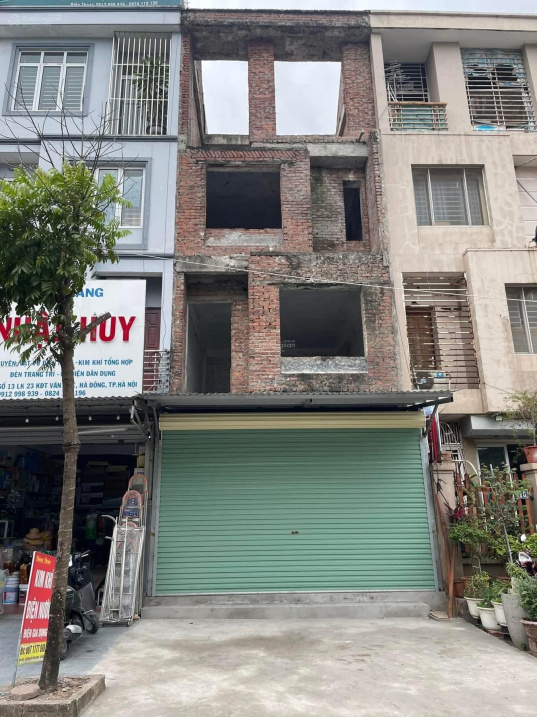 Four-Story Townhouse with 82.5sqm for Storage