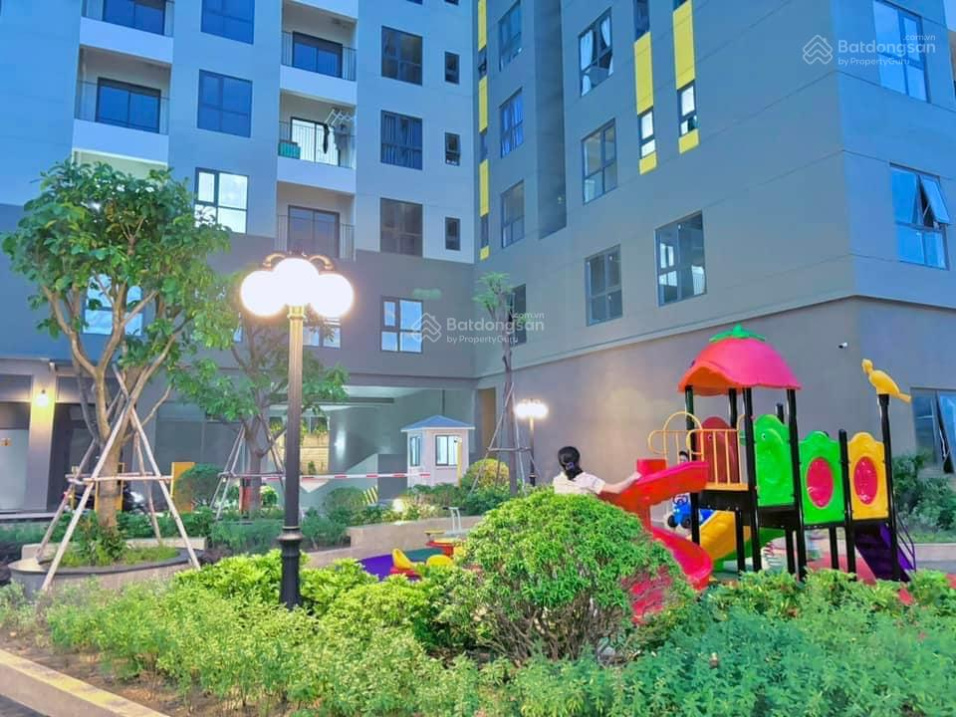 Apartment near University and Metro with Playground