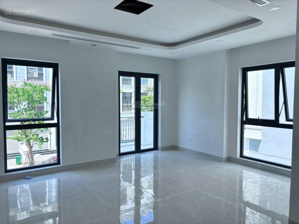 VIP Villa at Vinhomes Grand Park - Unique Location in District 9
