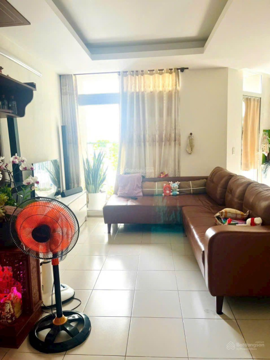 Modern 2BR Apartment with Green Kitchen