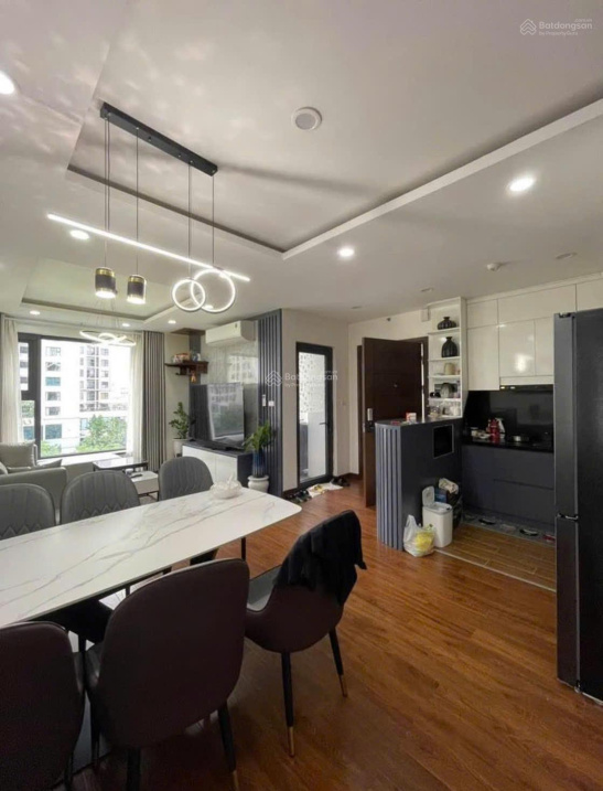 Modern 3-Bedroom Apartment with Designer Interior
