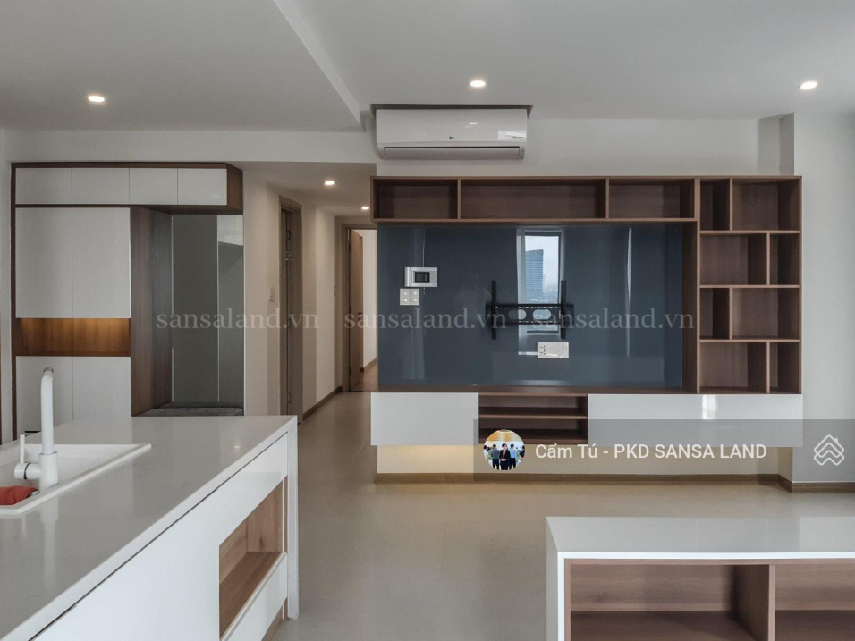 Modern 3-Bedroom Apartment with River View
