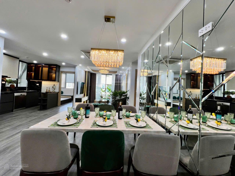 Modern 3-bedroom apartment in Sun Square