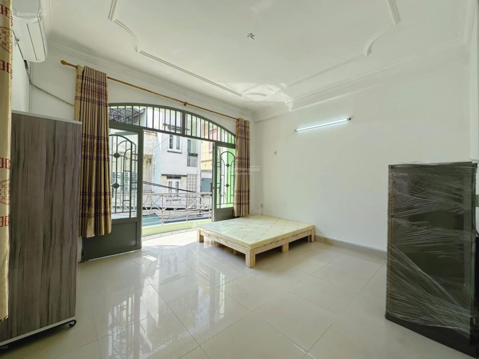 Modern 40m² Studio with Balcony Near Theater