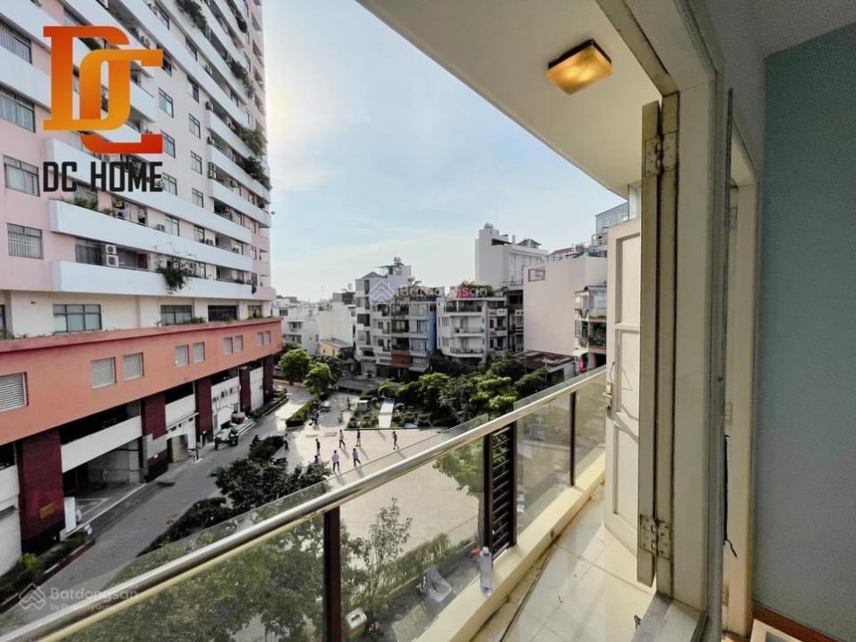 Modern Studio Apartment with Balcony in District 3