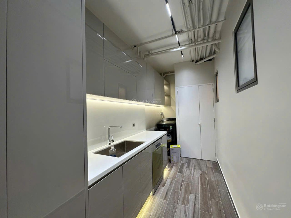 Luxurious 3BR Midtown Peak Apartment with Views