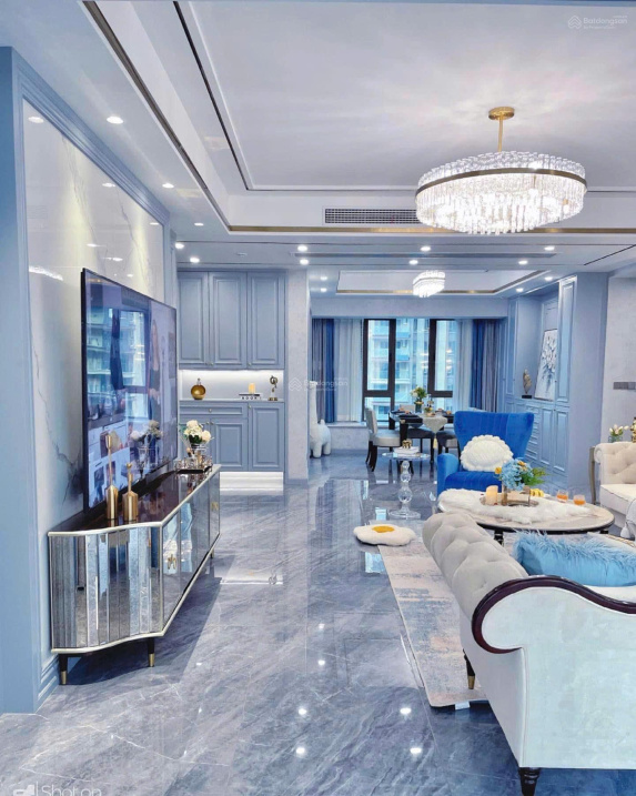 Luxurious Blue-Themed Emerald Apartment with Designer Interior