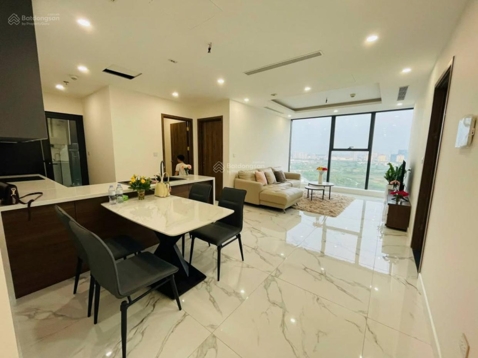 Modern Sunshine City Apartment with City Views