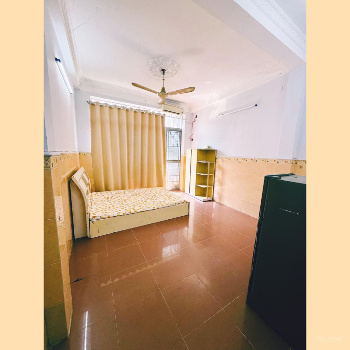 Bright 28m² Studio Apartment with Sunny Balcony