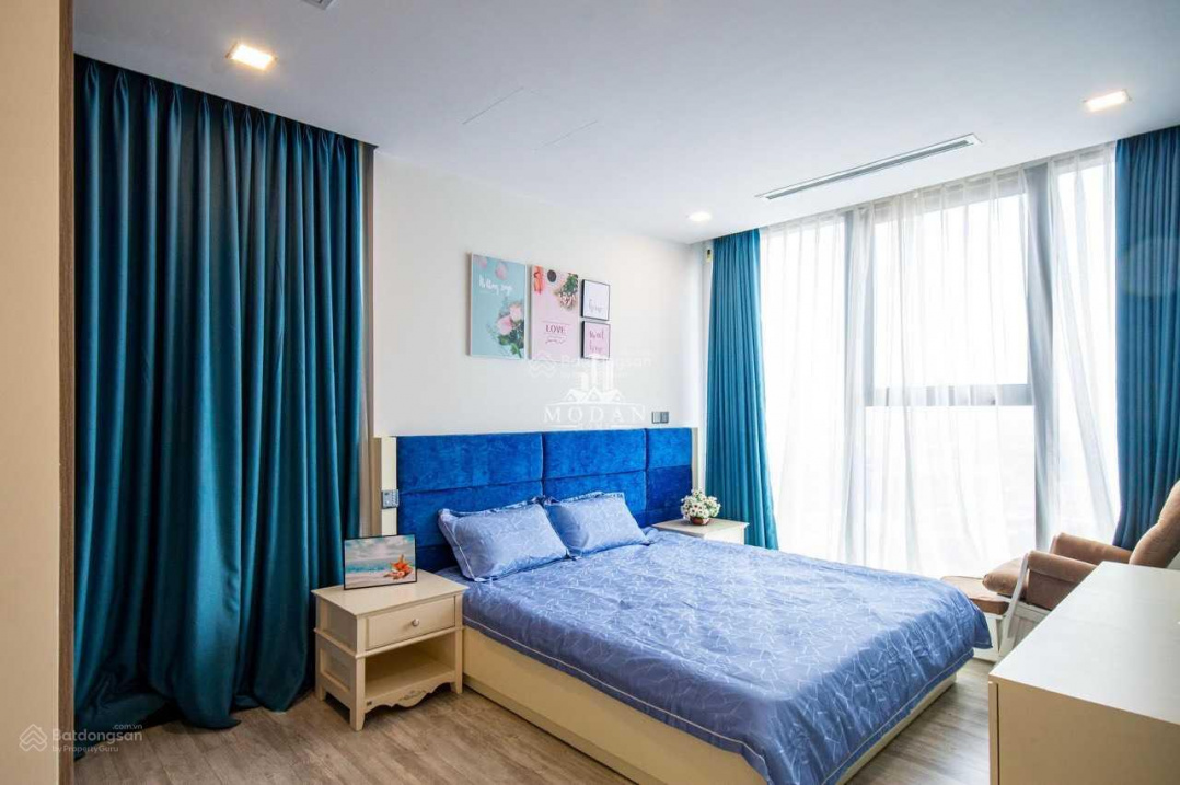 Luxurious 3-Bed Corner Apartment with City Views
