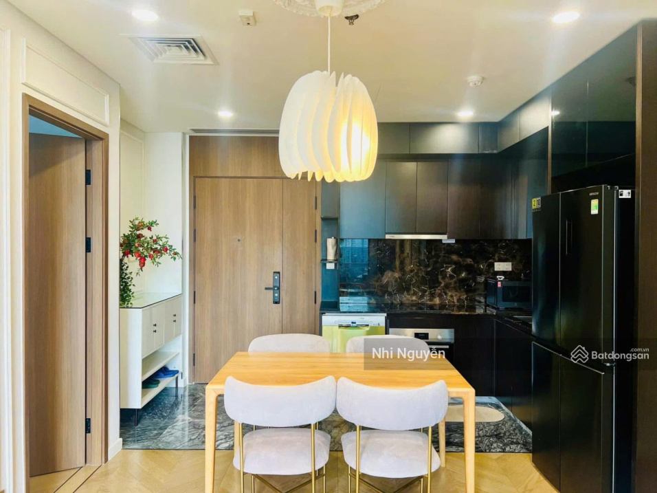 Modern 2-Bedroom Apartment with Riverside Views