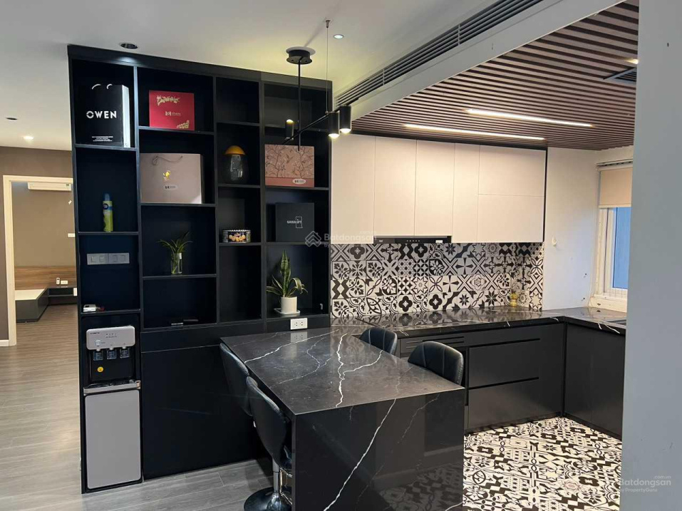 Modern 2-Bedroom Apartment with East-Facing Balcony