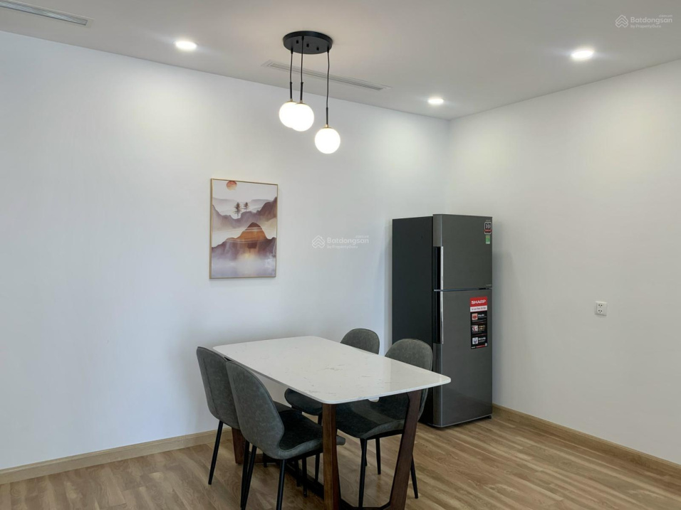 Modern 2-3 Bedroom Apartment with City Views