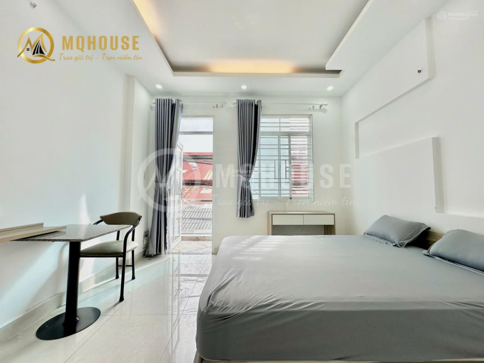 Modern Studio with Balcony near Market