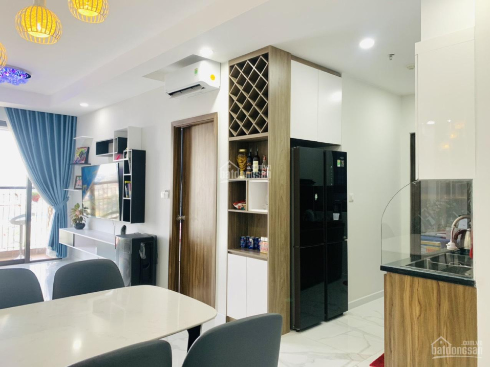 Spacious Modern Apartment with Stylish Design and City Views