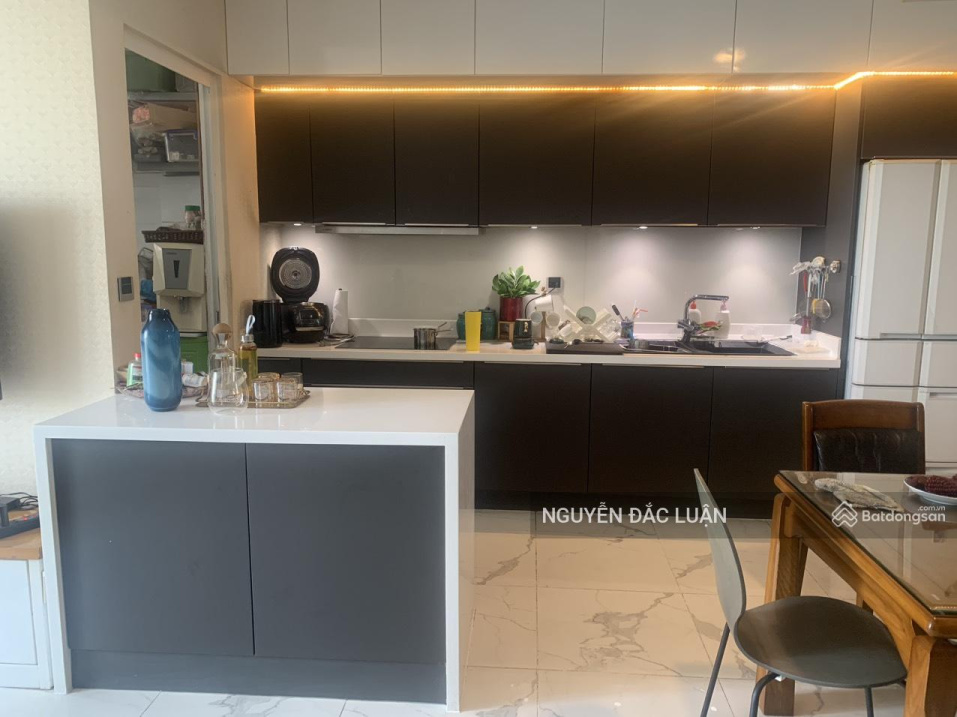 Modern 2-Bedroom Corner Unit Near Viet-Uc School