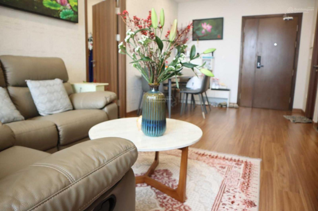Modern 2-Bed Apartment with City Views