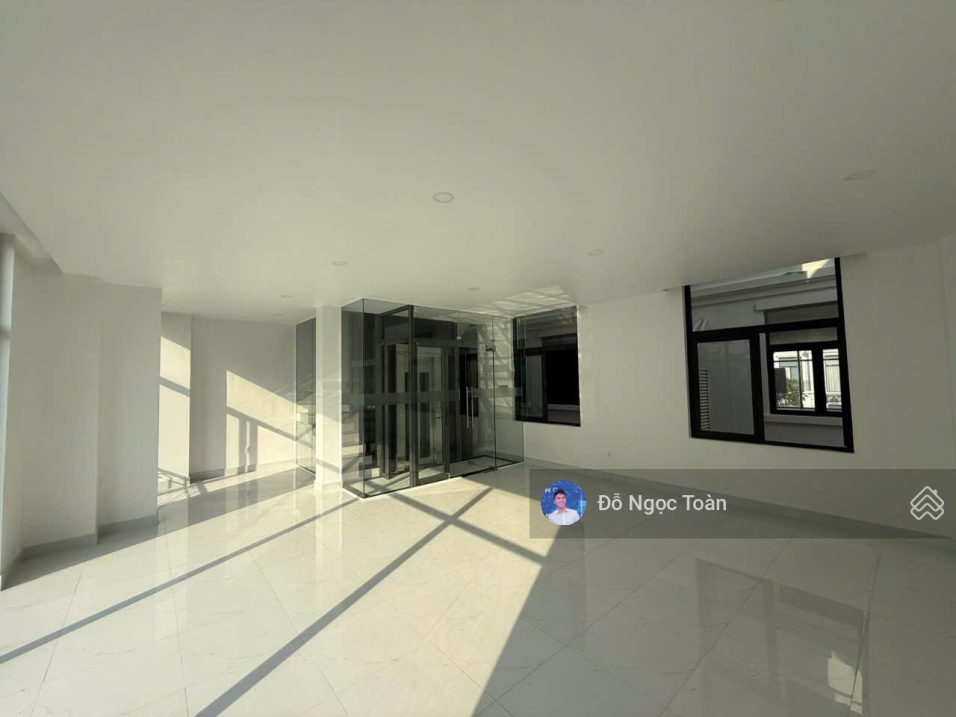 Fully Furnished Townhouse near 36ha Park in Vinhomes Grand Park