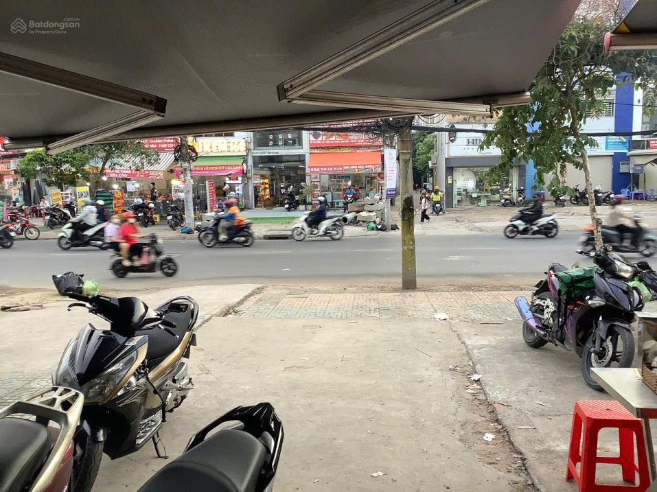 Large Commercial Property on CMT8 Street