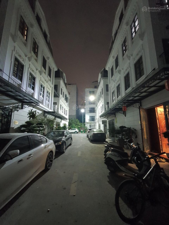 Luxury 5-Floor House with Elevator in Iris Garden