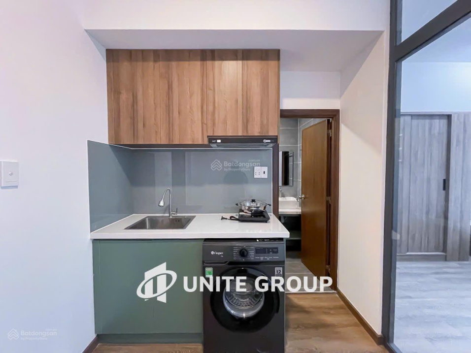 Modern 40m² Studio with Balcony Near Market