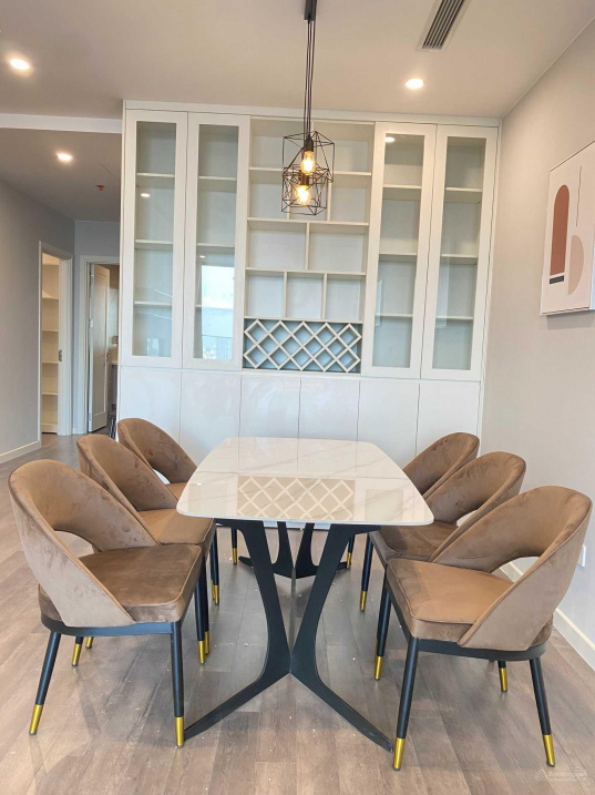 Luxurious 3-Bedroom Apartment with City Views