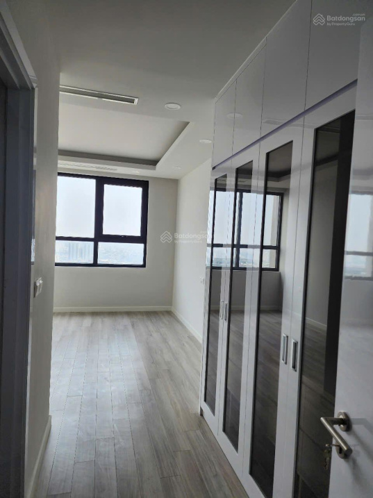 Spacious 3-Bedroom Apartment with Basic Furnishings