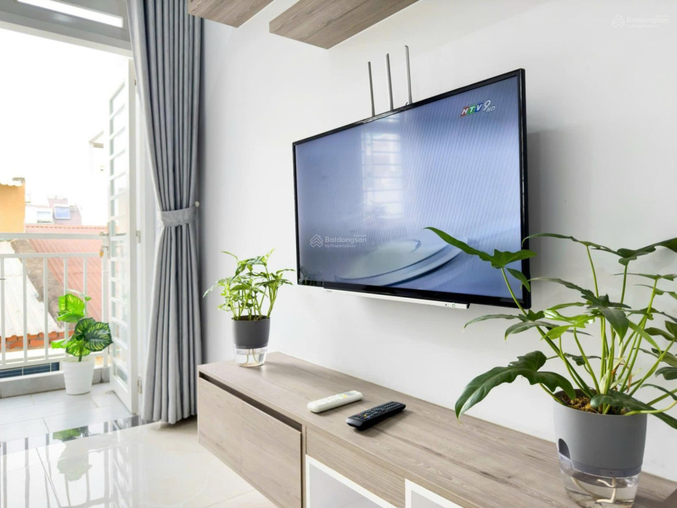 Modern 1BR Apartment with Balcony and Security