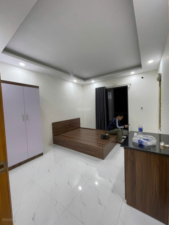 2-Bedroom House with Private Kitchen and Windows