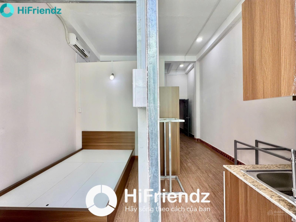Modern 2-Bedroom Apartment with Balcony in Tran Van Quang