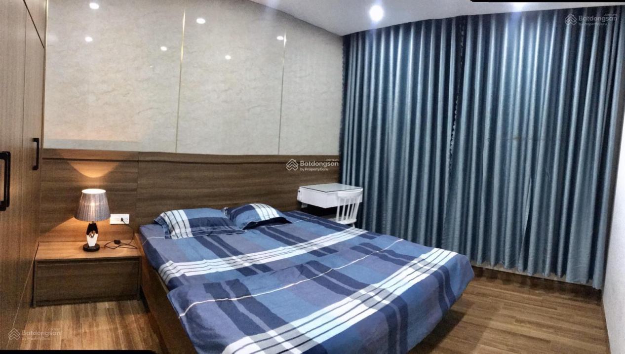 Modern 2-Bedroom Apartment with Designer Interior