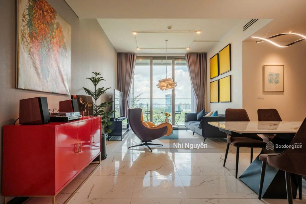 Modern 93m² Apartment with City Views