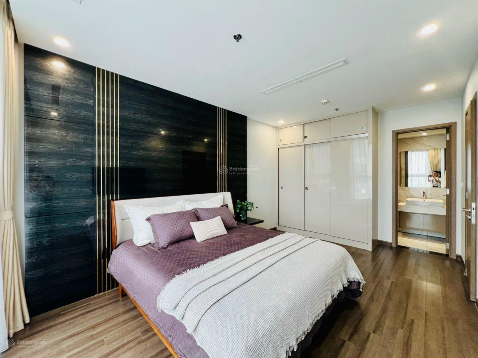 Modern 3-Bedroom Apartment with City View