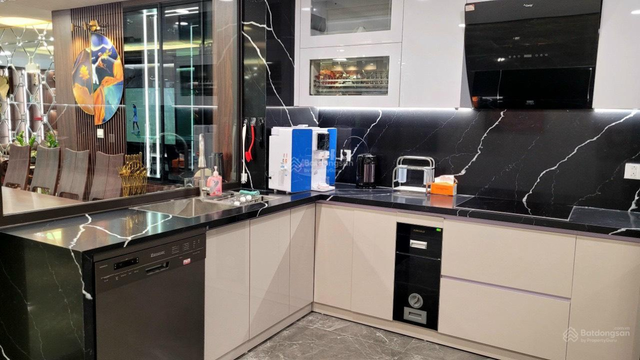 Hoàng Cầu Skyline 2-bedroom apartment with lake view