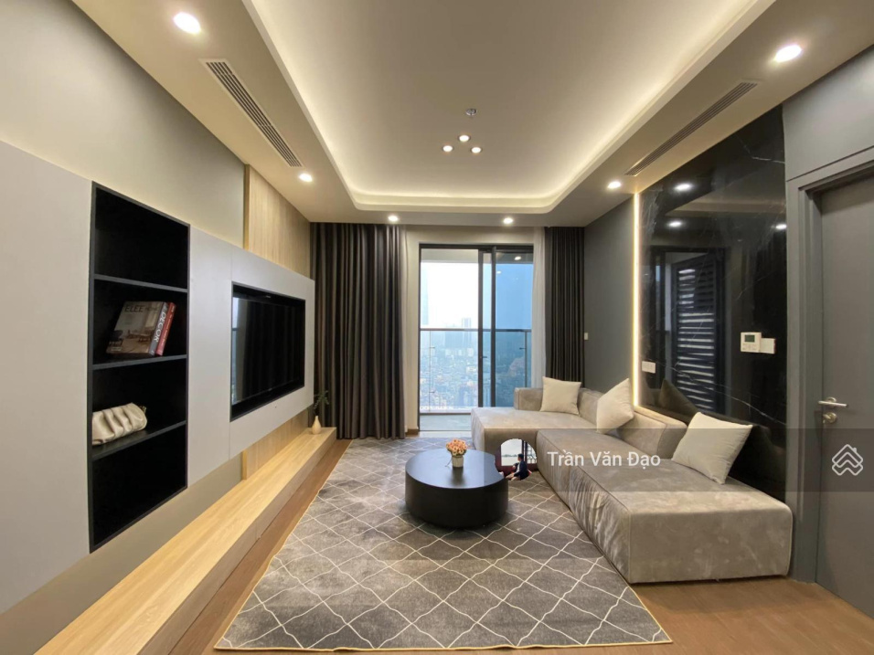 Modern 3-Bedroom Corner Apartment with Designer Interior