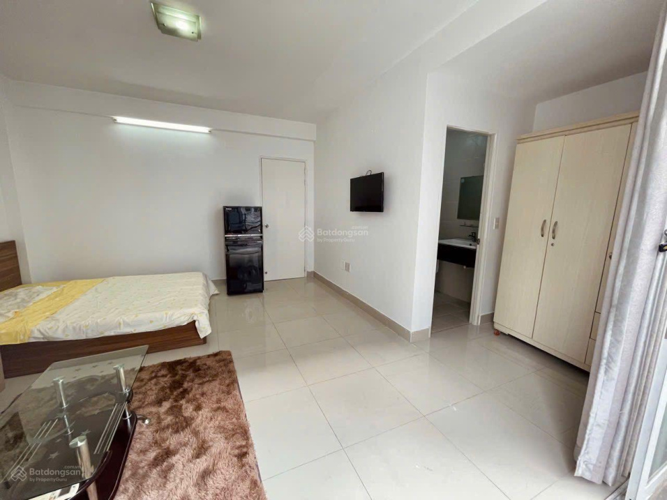 Modern Studio Apartment with Kitchen and Air Conditioning